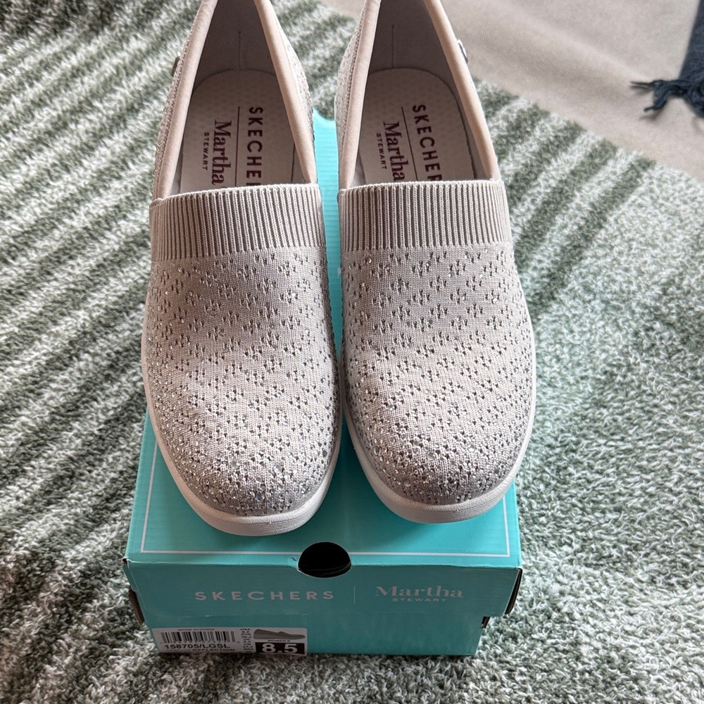 New in box Skechers Women's Knit Slip-On Sneakers - Light Gray/silver. 8.5.